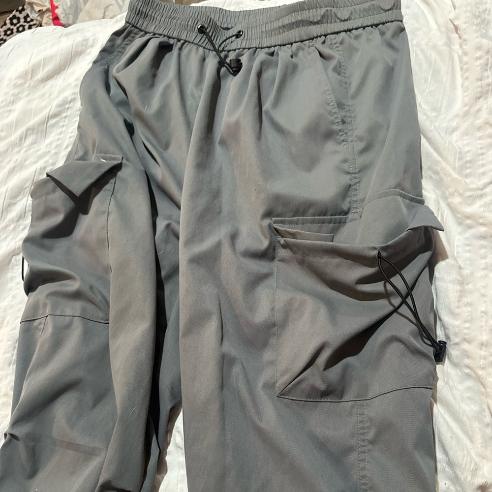 Men’s cargo joggers